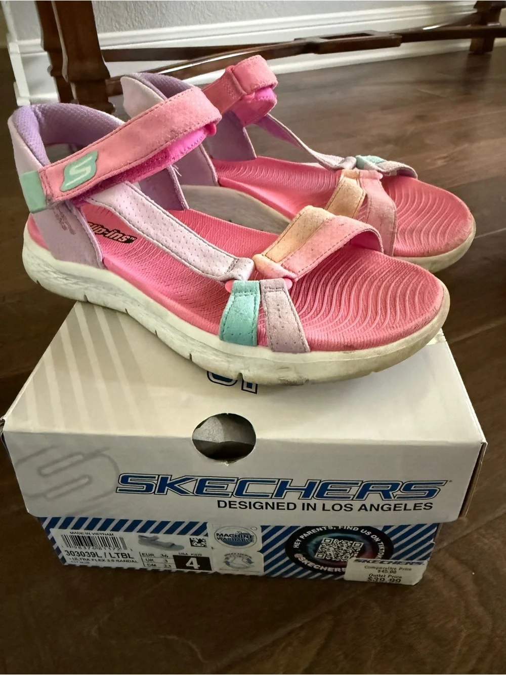 Skechers bright pink